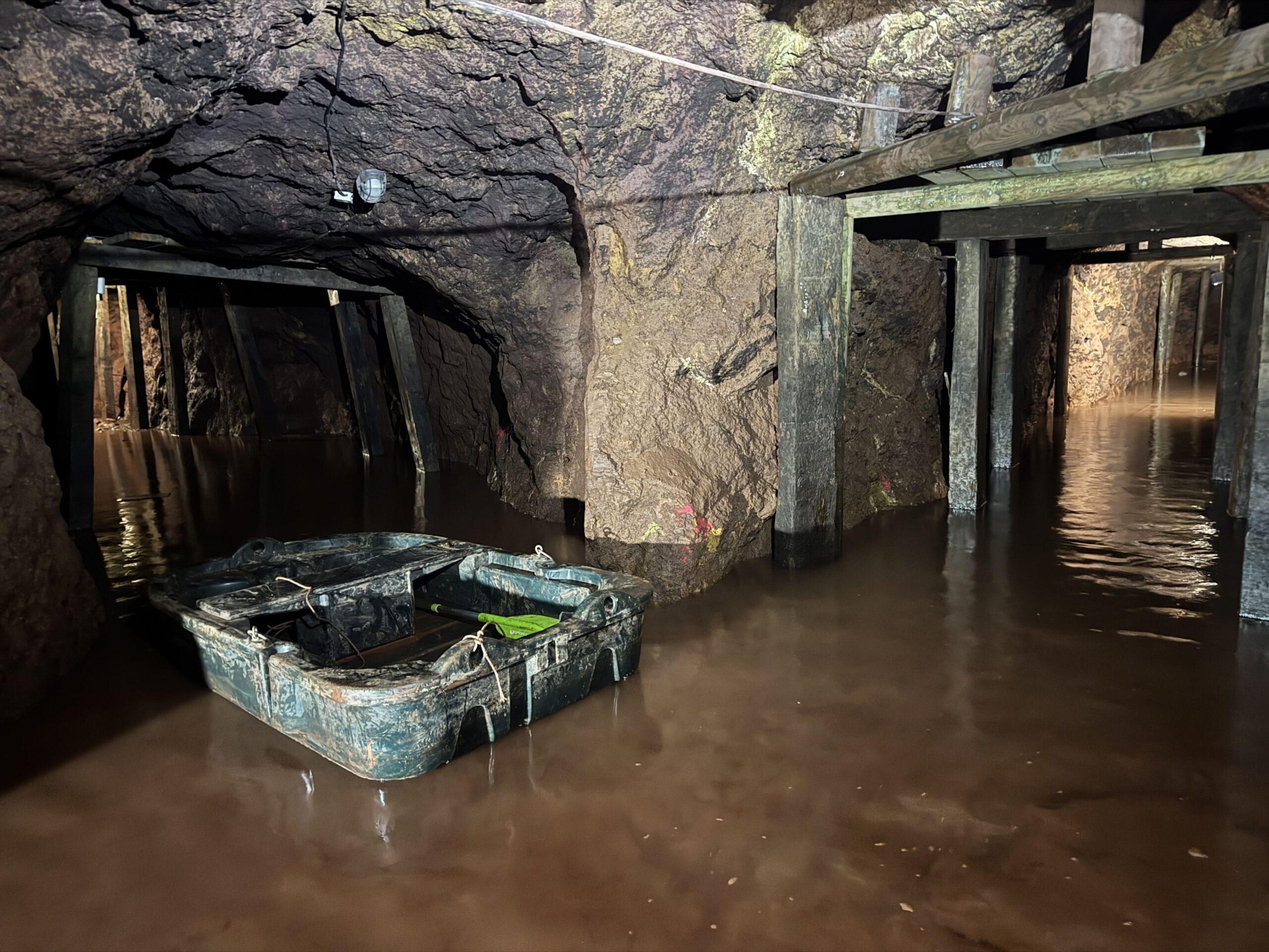 Navegantes de la Profundidad -  Mina Esperanza -16:00